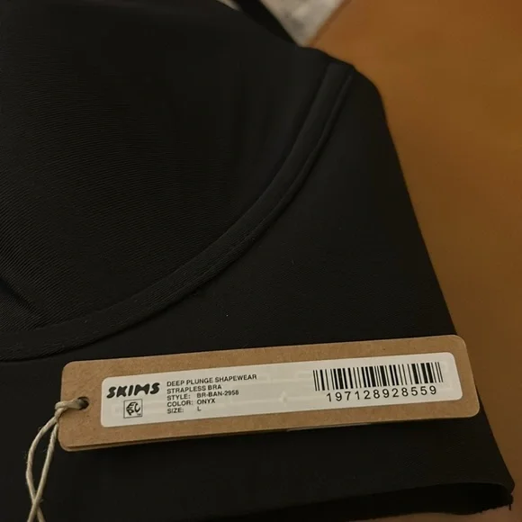 NWT SKIMS (B24) Deep Plunge Shape wear Bra Black Size L onyx - Picture 7 of 7